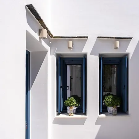 Terraegea * Parikia (Paros)