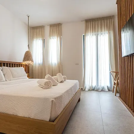 Terraegea * Parikia (Paros)
